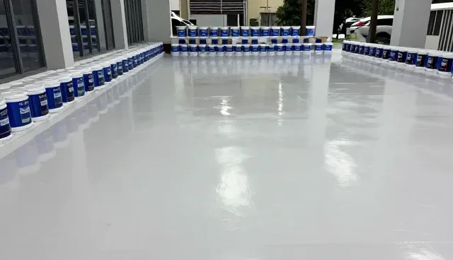 环氧地坪涂料的施工方法选择与性能差异分析